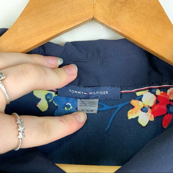 Tommy Hilfiger Floral Collared Keyhole Sleeveless Blouse - Picture 8 of 8